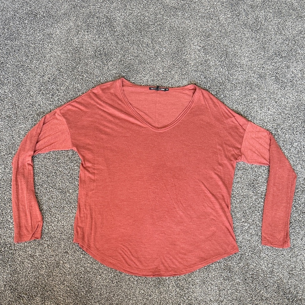 rag & bone Lightweight V-Neck Long Sleeve Top in Terracotta